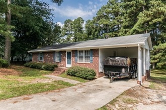 Building Photo - 663 Raymond Dr