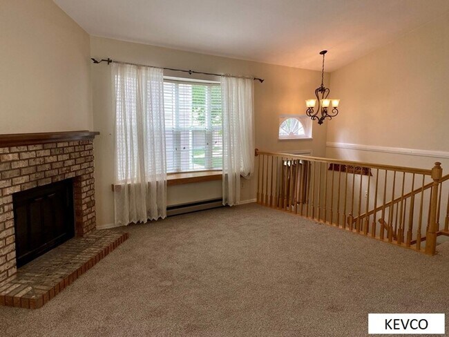 Foto del edificio - Light & Bright End Unit Townhouse!