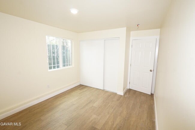 Building Photo - 448 W 41st Pl