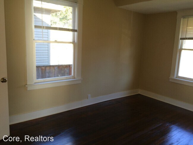 Foto del edificio - 2 br, 1 bath House - 502 NE 29th Ave.