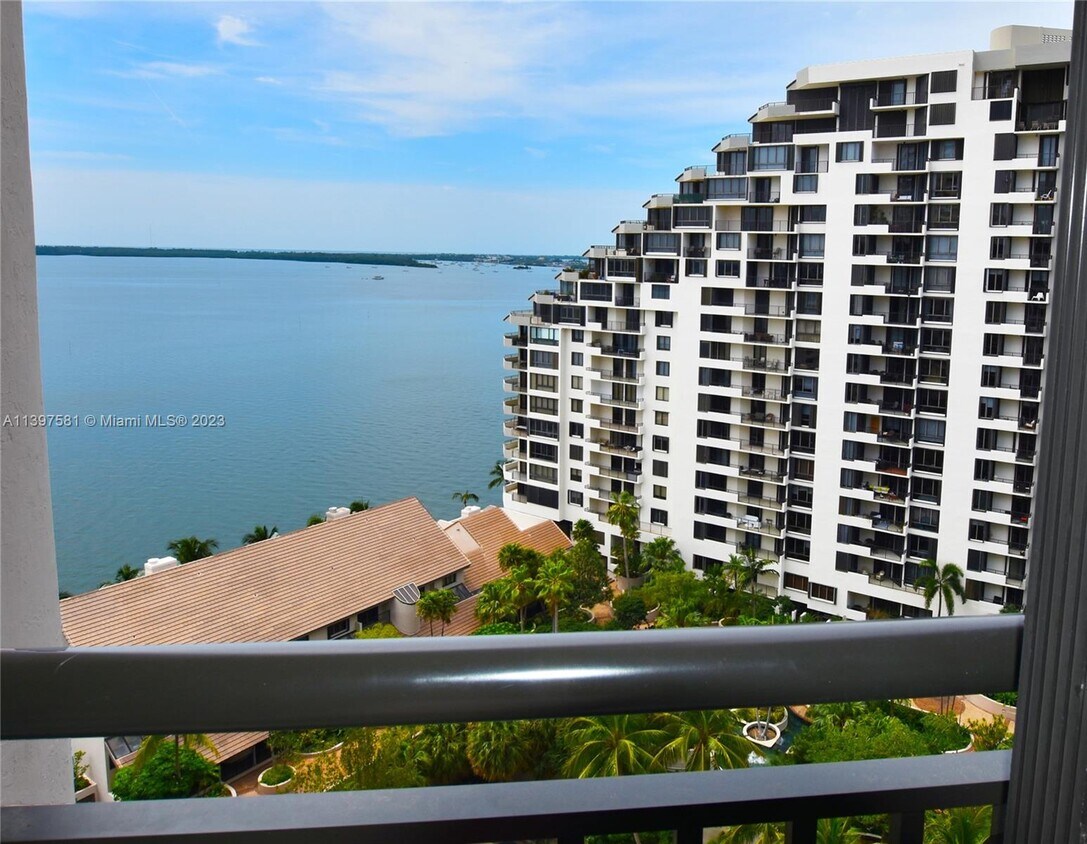 Primary Photo - 540 Brickell Key Dr