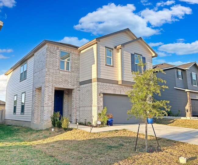 Building Photo - Comfy Converse Home—Stylish Upgrades, Grea...