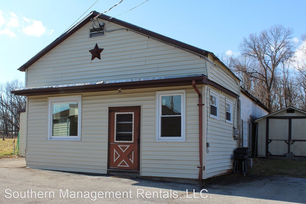 2 br, 1 bath House 13380 Cross Roads Ave House Rental in Felton, PA