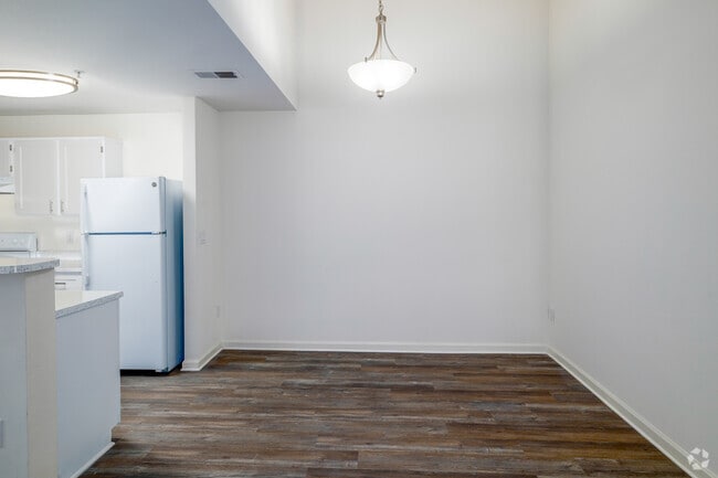 2BR, 2BA - 1,010SF - Dining Room - Market Rate - Coppermine Run