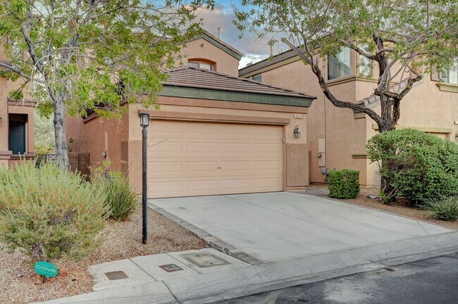 Foto del edificio - Three Bedroom Home in Spring Mountain Ranch COMING SOON