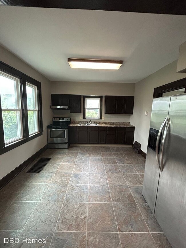 Building Photo - 3 br, 1 bath House - 905 Tecumseh St