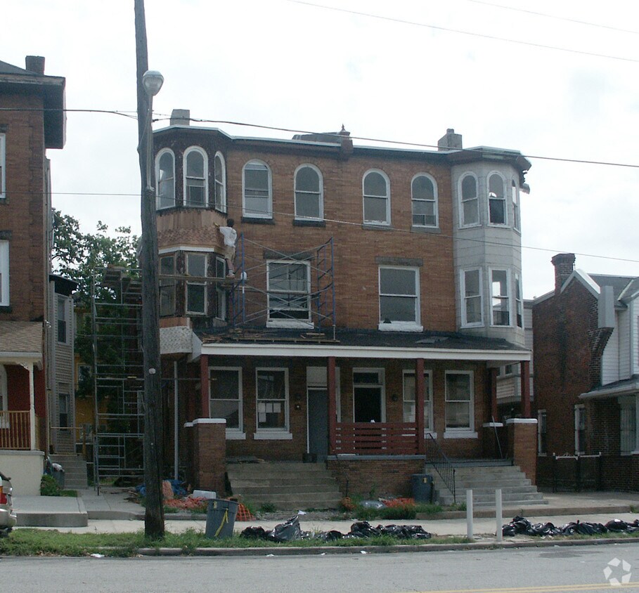 Primary Photo - 4920-4922 Warrington Ave