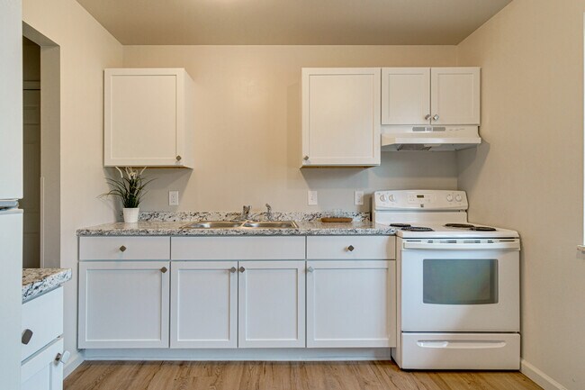 Building Photo - 116 N Hazelton St