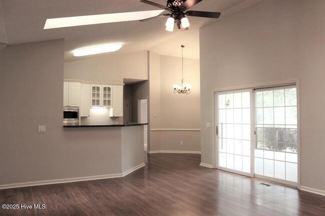 Building Photo - 929 Cardinal Pl