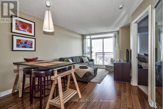 Photo du bâtiment - 2325 Central Park Dr