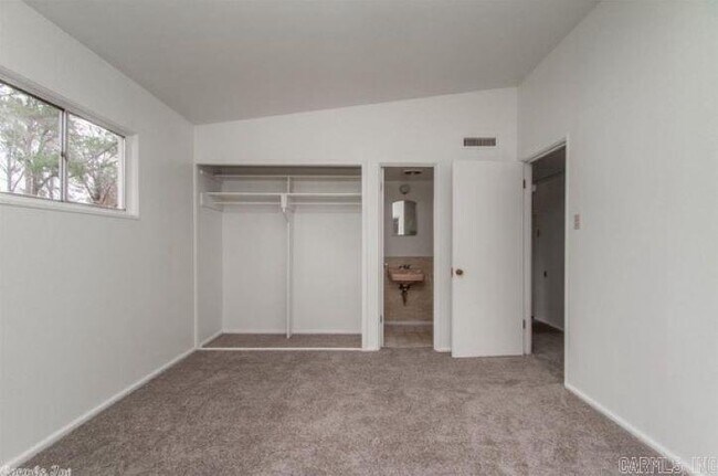 Building Photo - 11 Lamont Dr