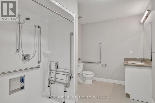 Building Photo - 203-555 BONACCORD St