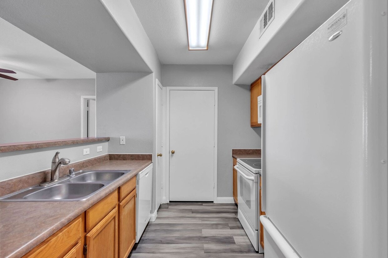 Gated 2 Bedroom Condo + 1 Car Garage l Su... - Gated 2 Bedroom Condo + 1 Car Garage l  Su...