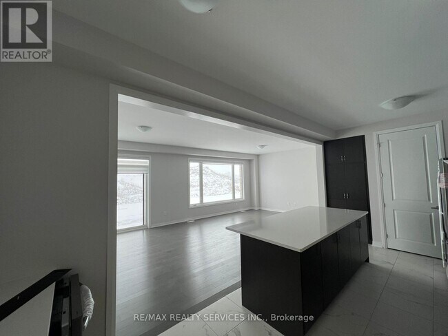 Building Photo - 209 Leslie Davis St