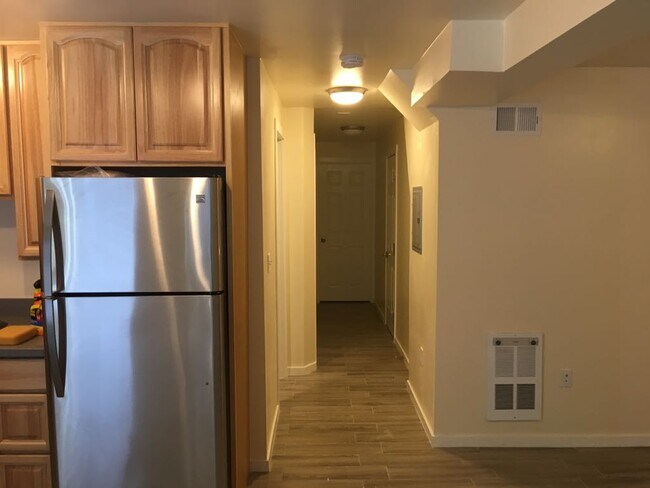 Building Photo - 2460 Rollingwood Dr