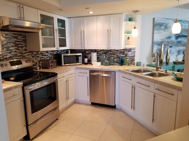 Building Photo - 8800 S Ocean Dr