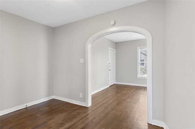 Building Photo - 419 W Polk St