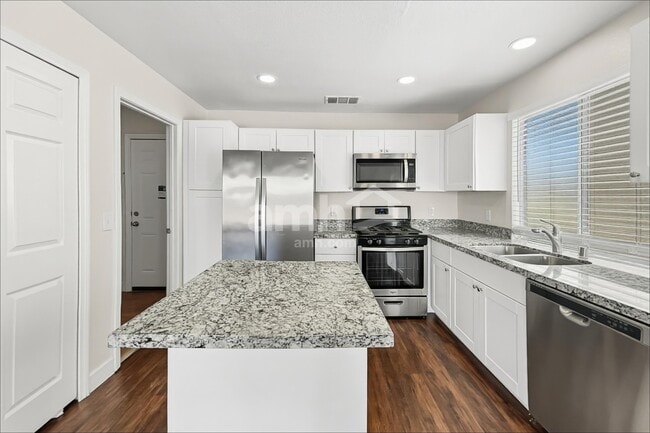 Building Photo - 6130 Peach Blossom Ln