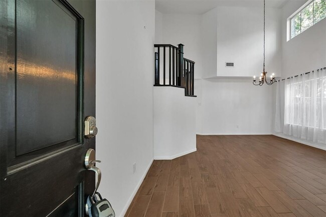 Building Photo - 7 E Gaslight Pl