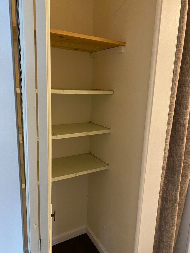Closet - 753 Hilltop Ct