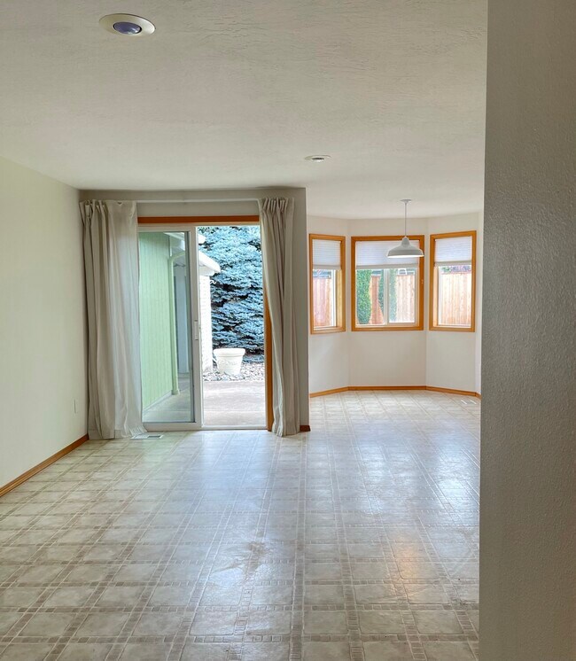 Building Photo - 5544 SW Otana Plz