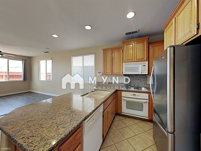 Building Photo - 3 br, 2.5 bath House - 2384 Nucla Way