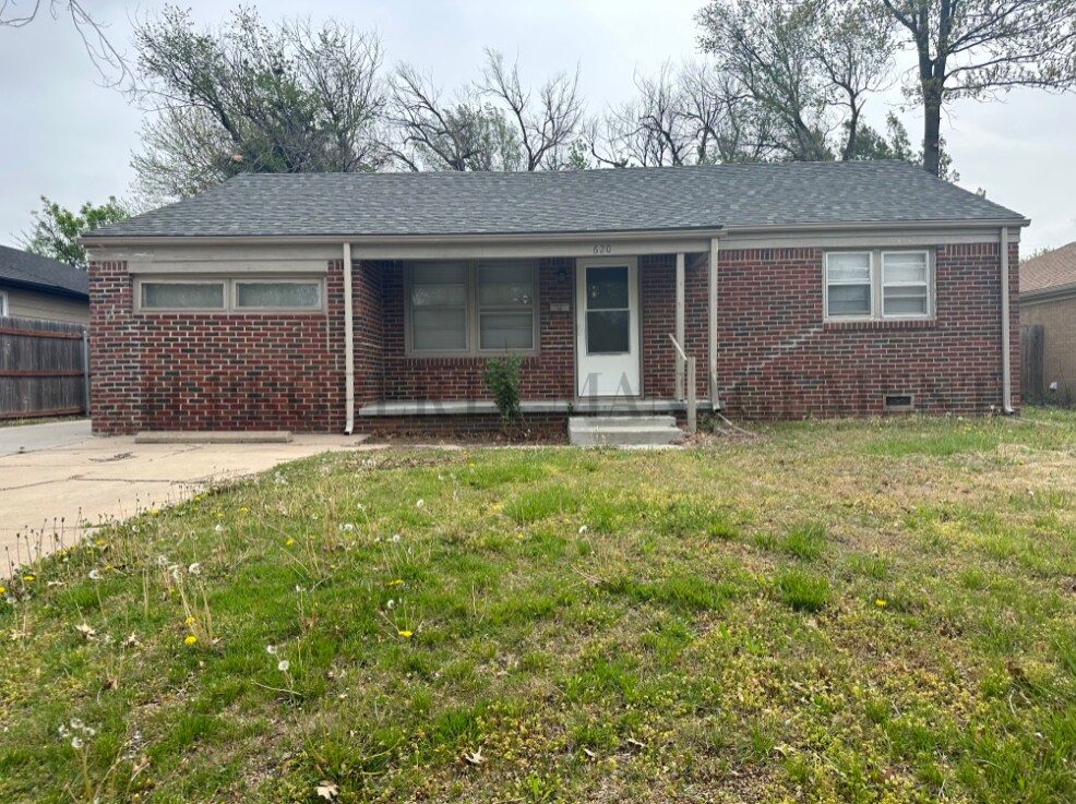 Primary Photo - 620 S Governeour Rd