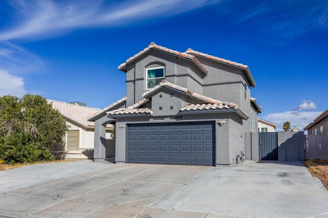 Building Photo - 3 Bed Southwest Pool Home