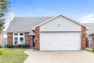 Building Photo - 702 Ponderosa Dr