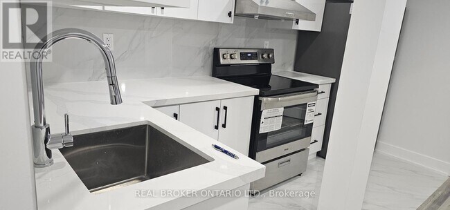 Photo du bâtiment - 1296 Ellenton Crescent