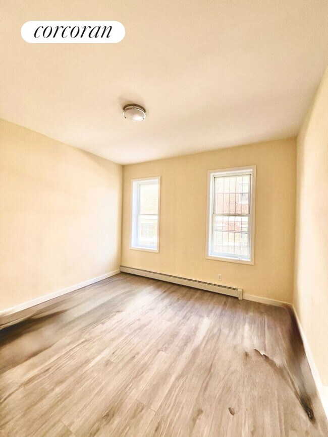 Foto del edificio - 680 Jerome St