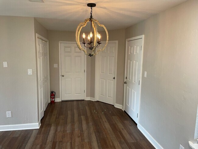 Foto del edificio - 2071 Little River Ln