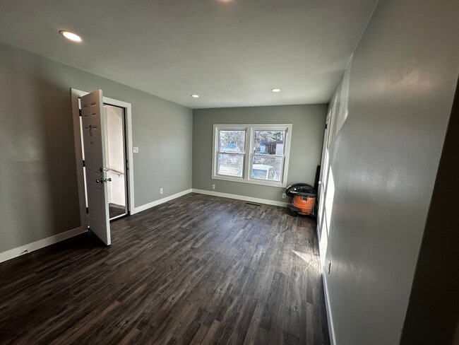 Foto del edificio - 1946 St Lawrence Ave