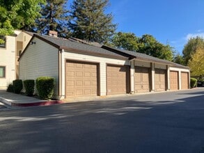 Building Photo - 1391 Meadow Ridge Cir