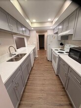 Building Photo - 1325 Rosehaven Cir