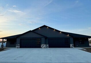 Building Photo - 1120/1122 Carl Rd