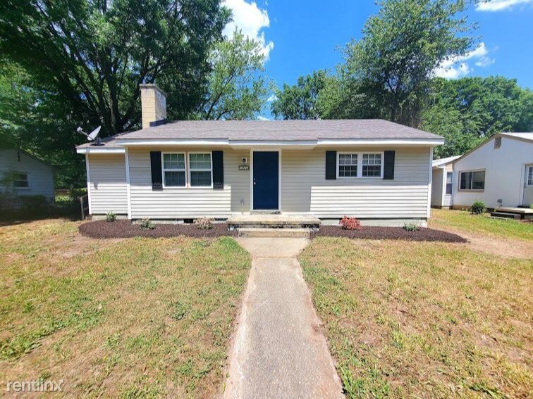 Primary Photo - 3 br, 1 bath House - 1922 Oak Hill Ln