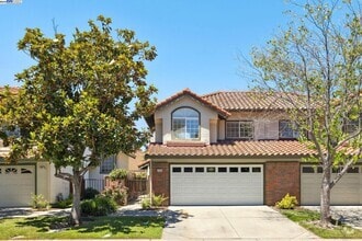 Building Photo - 1733 Magnolia Cir