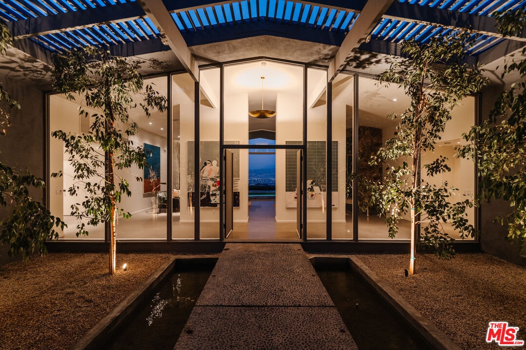Foto principal - 8559 Edwin Dr