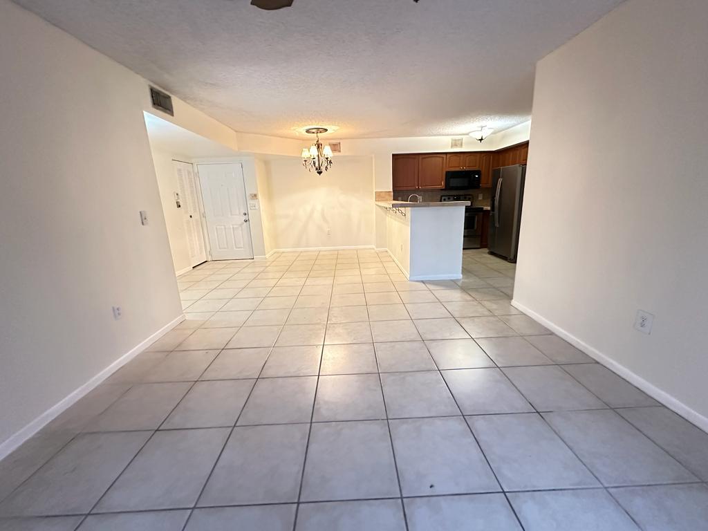 Foto principal - 1721 Village Blvd