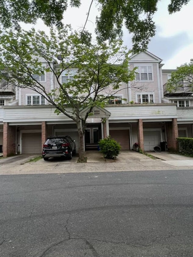 Primary Photo - SPACIOUS RENOVATED TH IN FOREST BROOKE