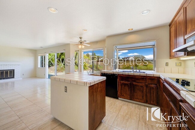 Building Photo - 349 Newcastle Dr