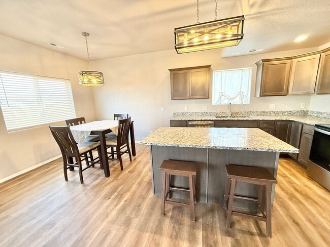 Building Photo - Like New home on Sweetwater for rent!
