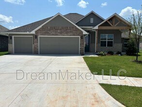 Building Photo - 3002 Holw Crst Ln