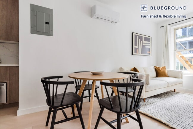 Building Photo - 246 E 53rd St