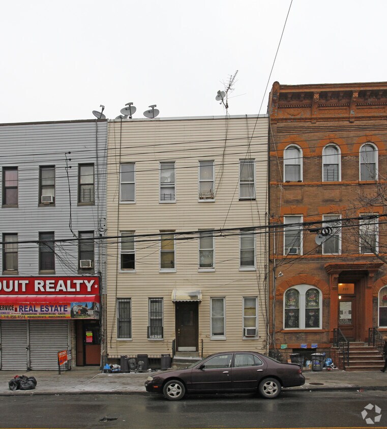 Foto del edificio - 227 Wyckoff Ave