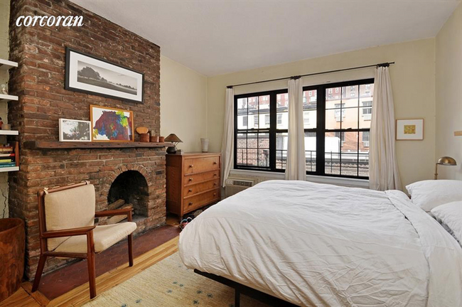 Building Photo - 213 W 21st St