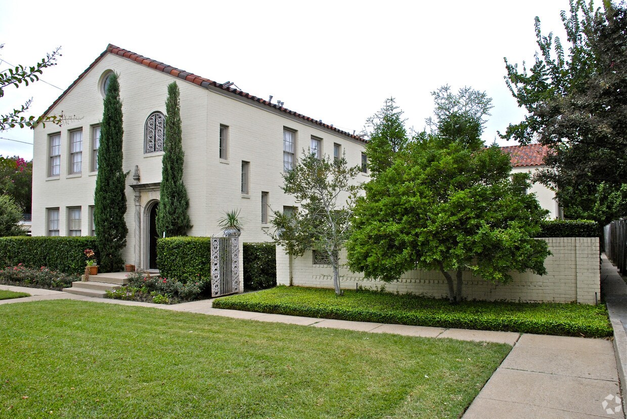 Primary Photo - Palm Court Apartments