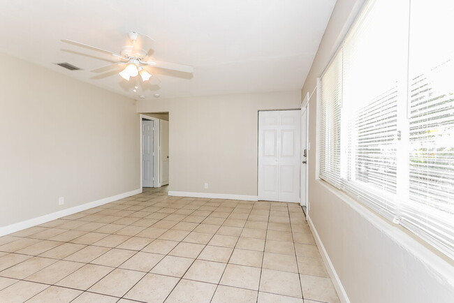 Building Photo - 647 Beech Rd