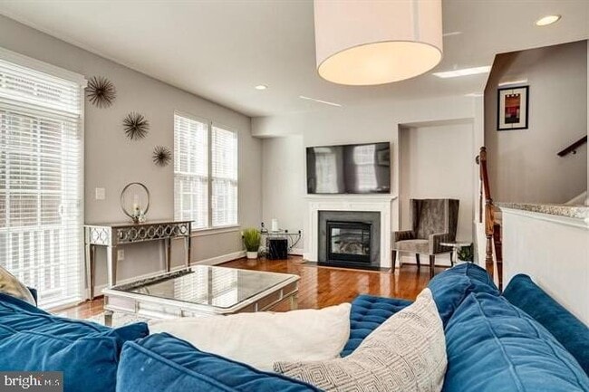 Foto del edificio - 10703 Cameron Glen Dr